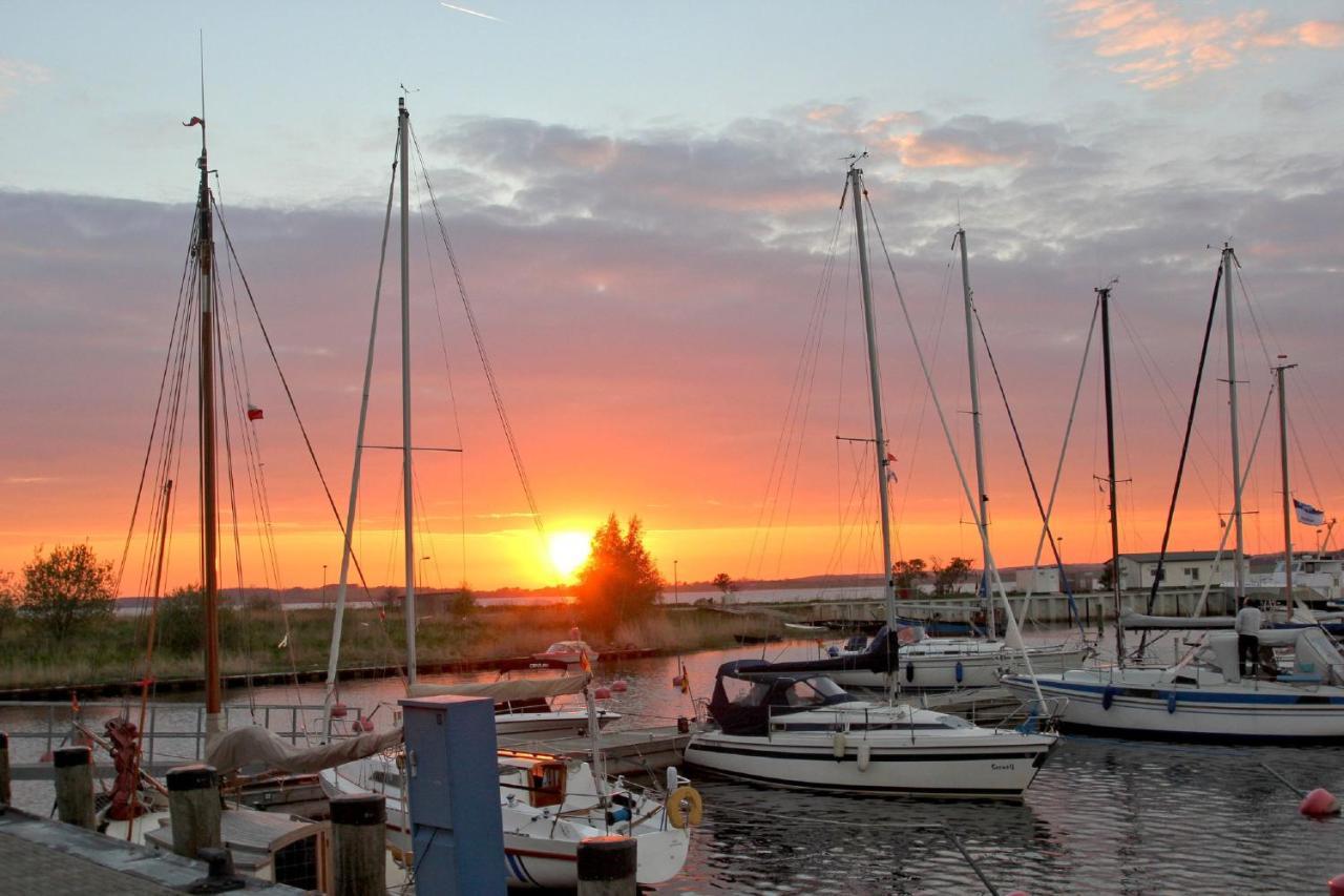 Strandnah Mit Terrasse, Gratis Nutzung Vom Ahoi Erlebnisbad Und Sauna In Sellin - Strandhaus Moenchgut Fewo06 Лоббе Екстер'єр фото